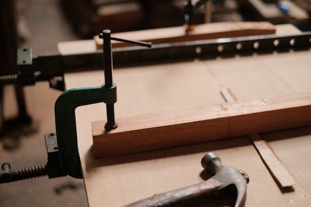 Cappa scolpita a mano in rame — officina ARTE DESIGN